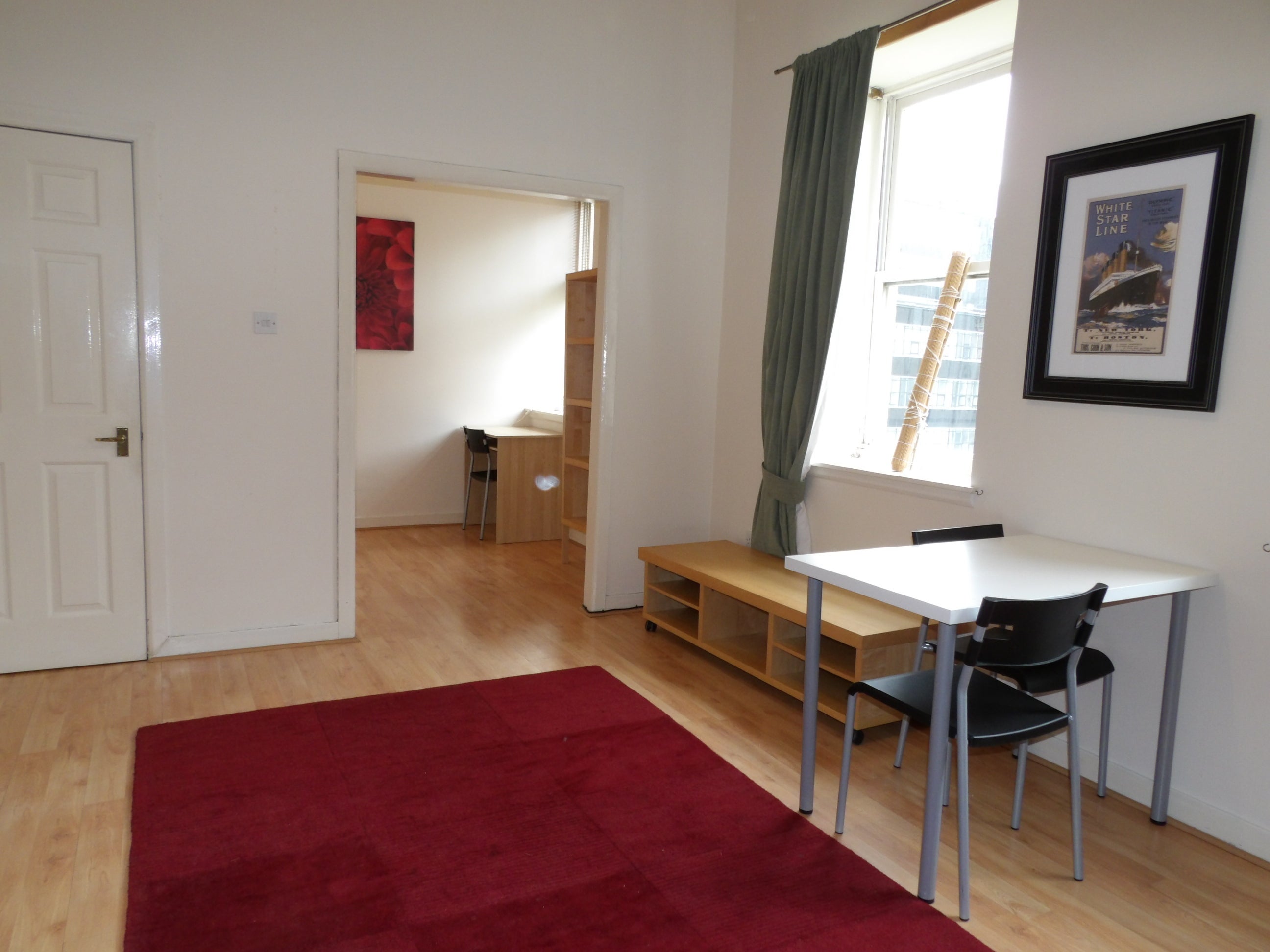 Flat Ingram Street in Glasgow