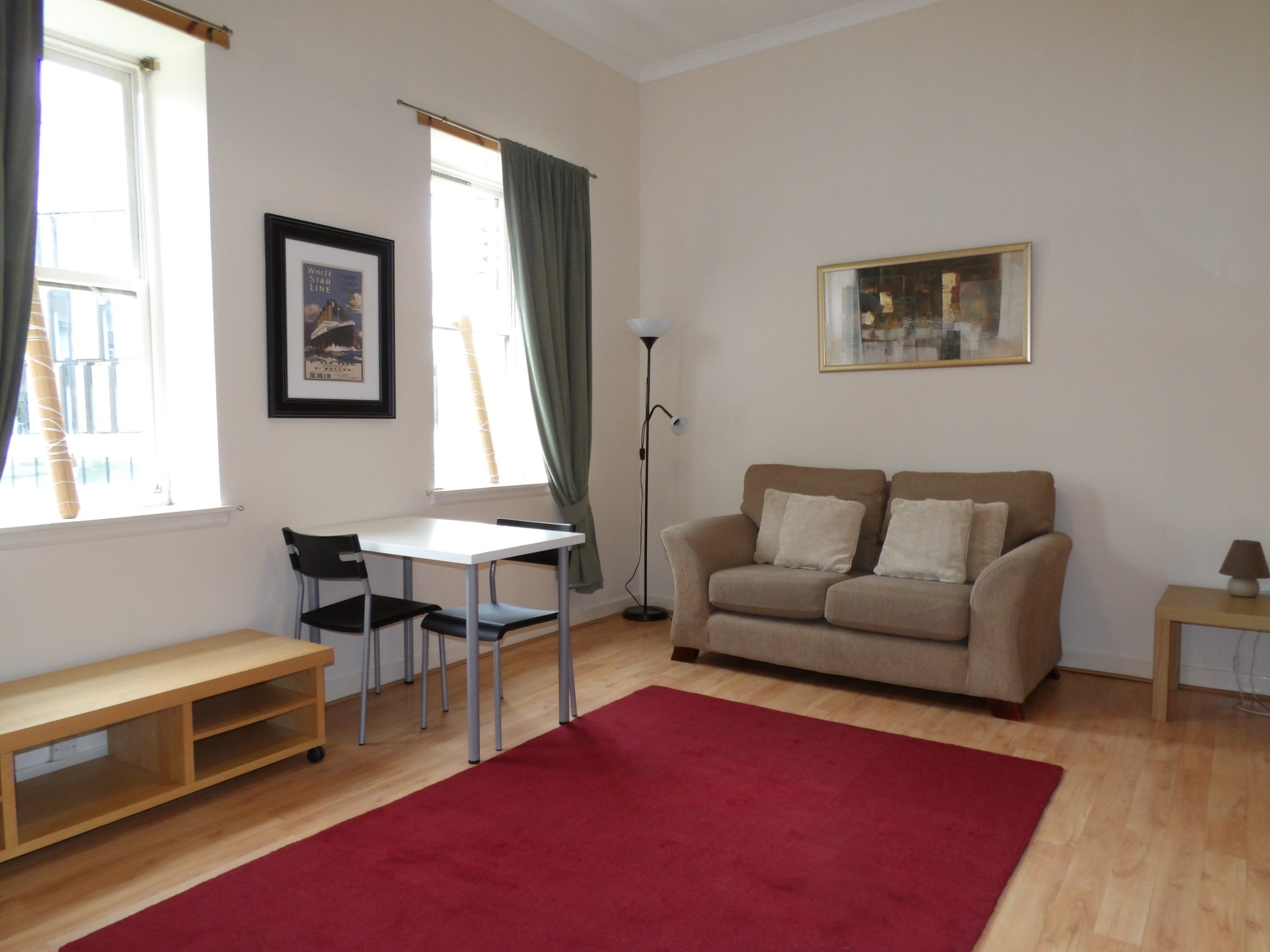 Flat Ingram Street in Glasgow