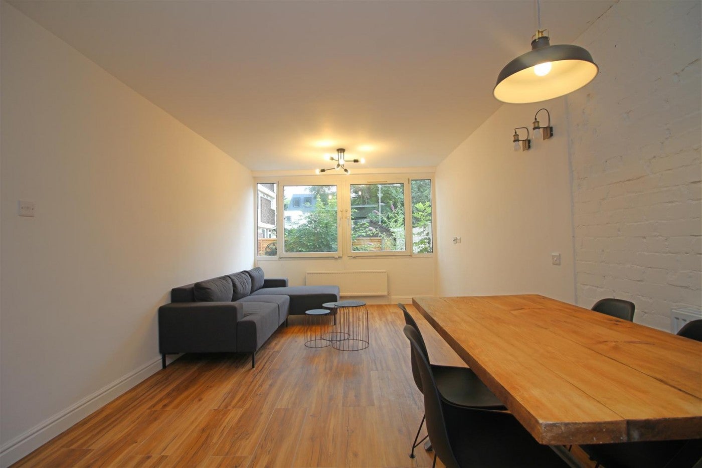 Flat Shrubland Road in Greater London