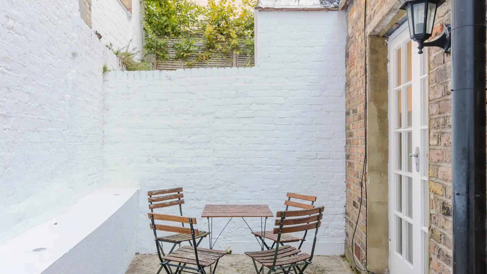 Flat Harwood Road in Greater London