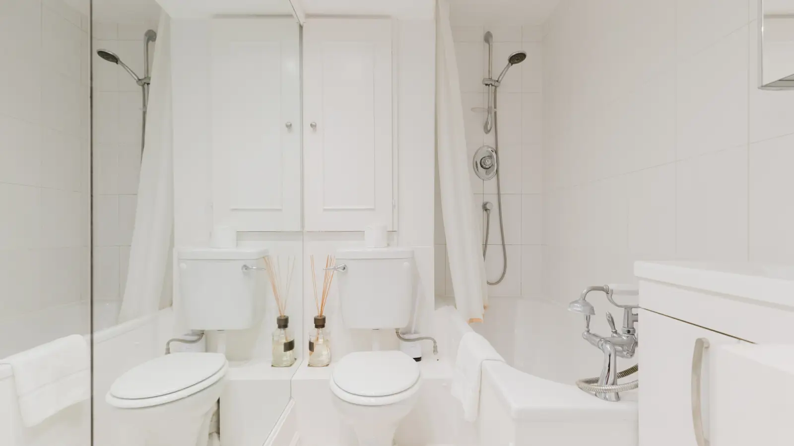 Flat Harwood Road in Greater London