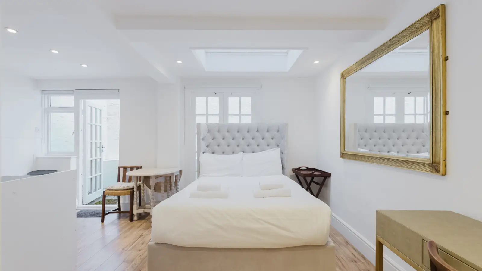 Flat Harwood Road in Greater London