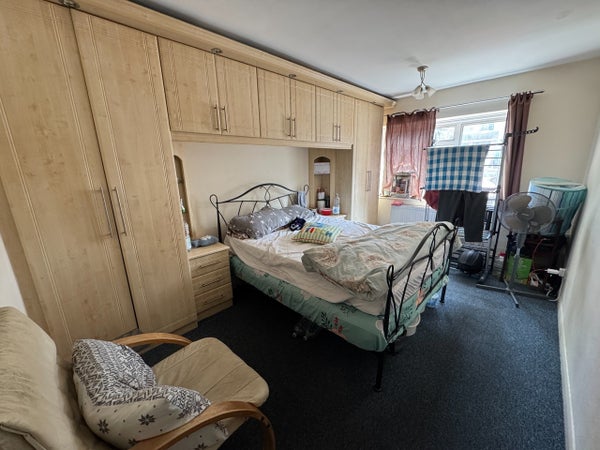 Flat Ranmoor Close in London