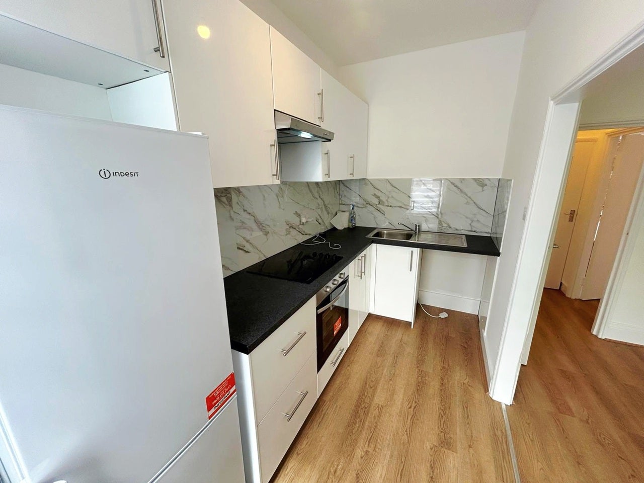 Flat Gubyon Avenue in Greater London