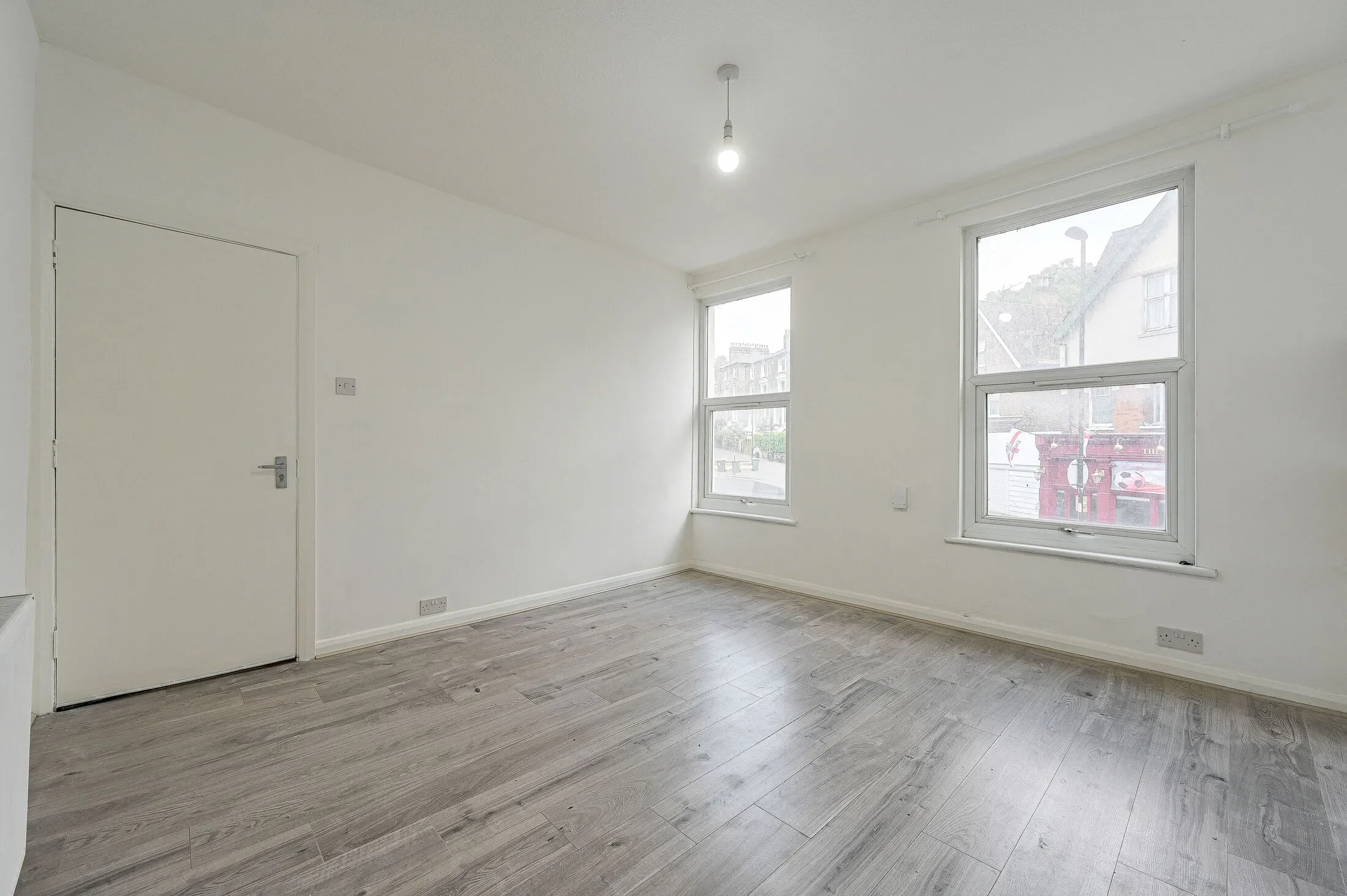 Flat Lewisham Road in Greater London