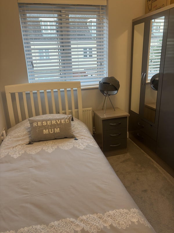 Room Kenbury Drive in Slough