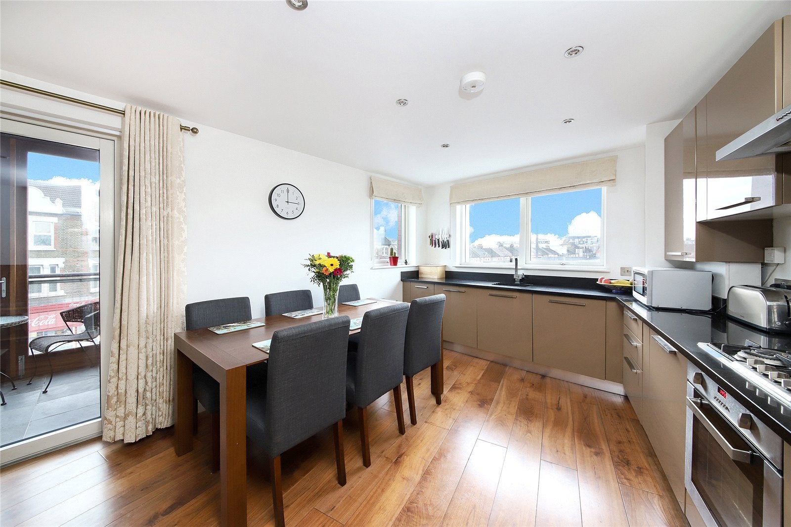 Flat Woolwich Road in Greater London