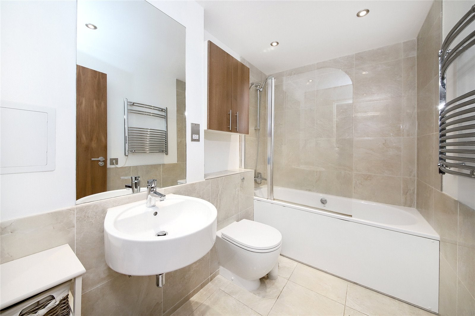 Flat Woolwich Road in Greater London