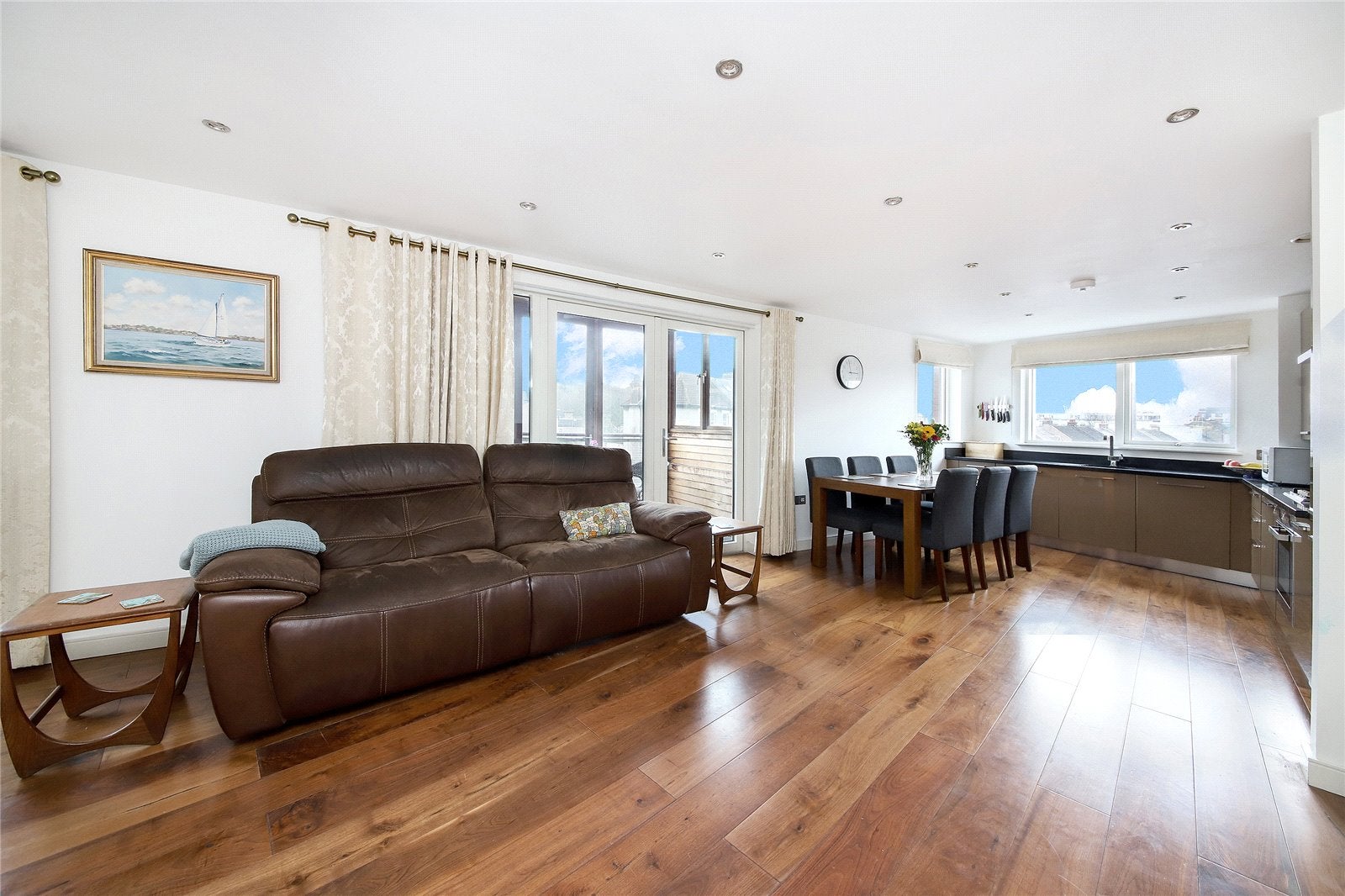 Flat Woolwich Road in Greater London