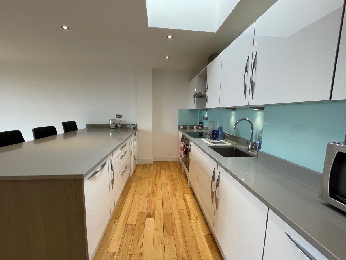Flat Newsholme Drive in London