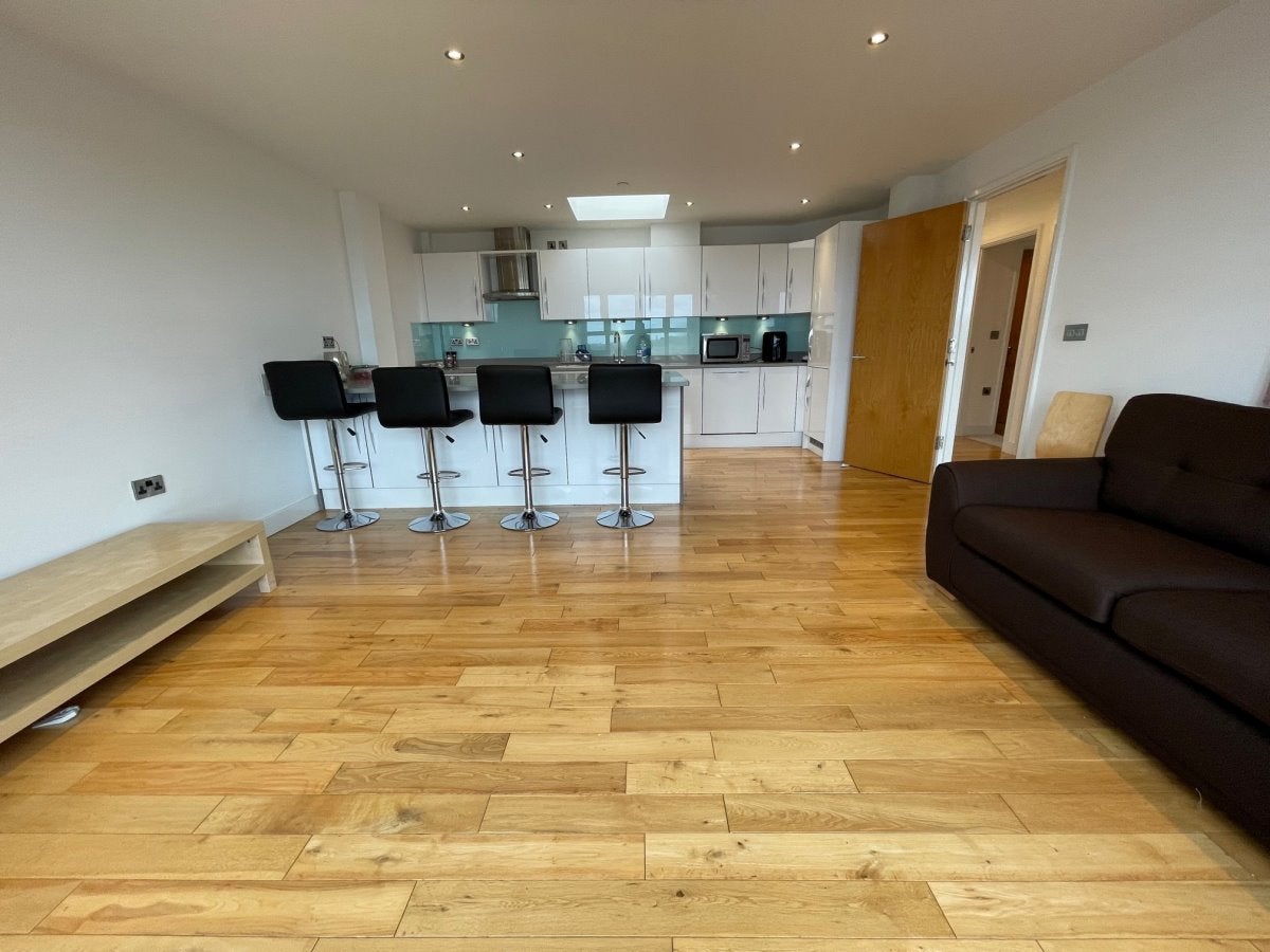 Flat Newsholme Drive in London