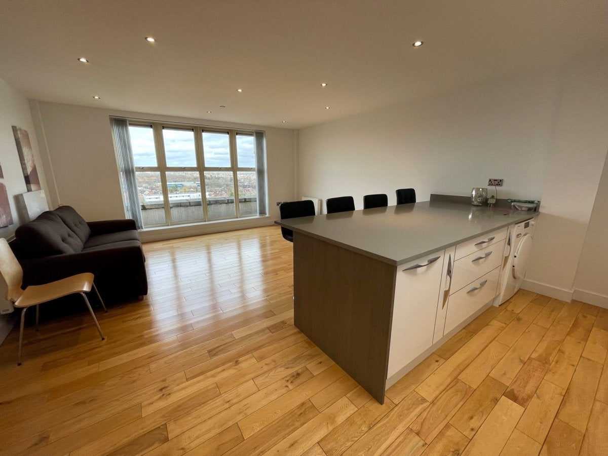 Flat Newsholme Drive in London