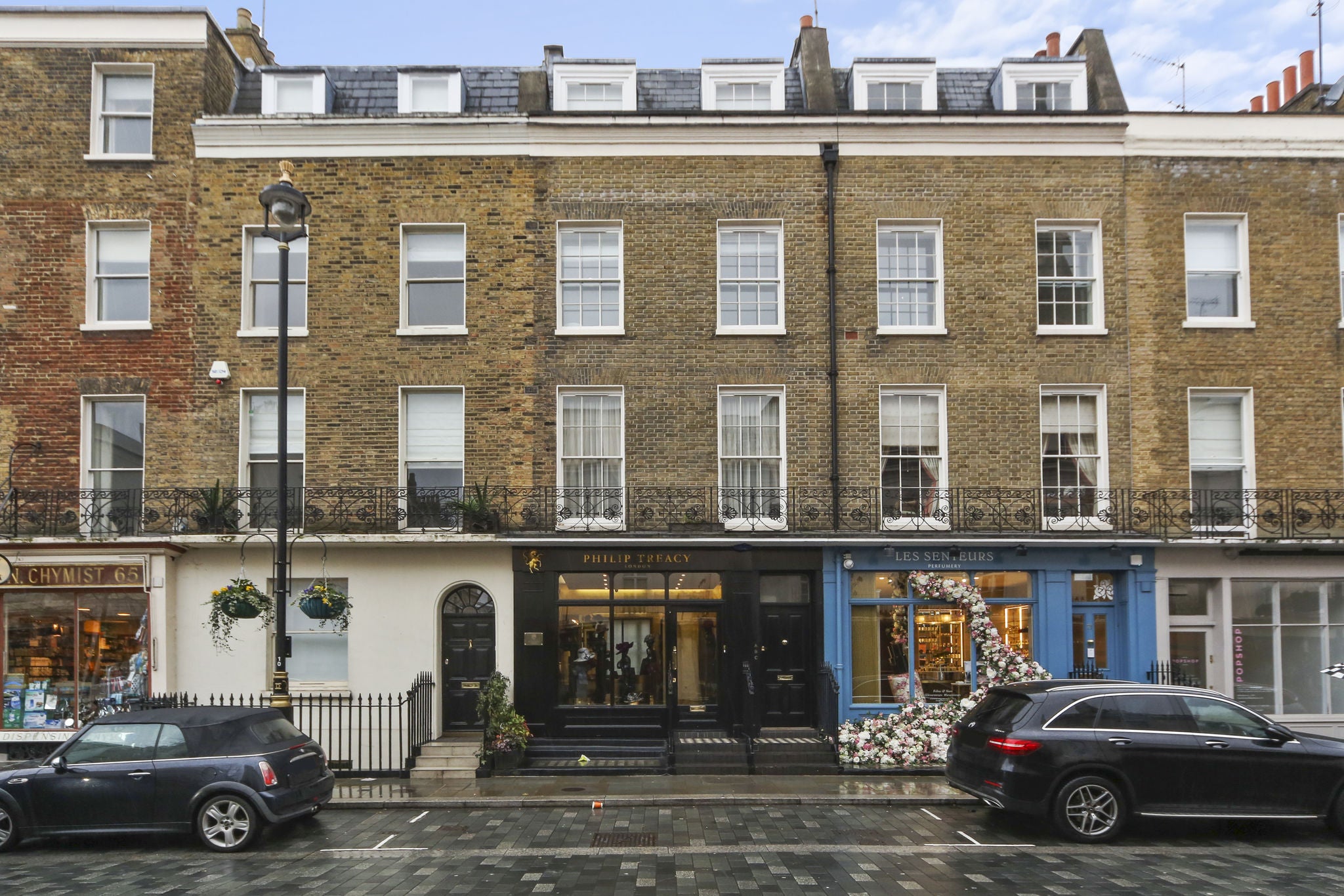 Flat Elizabeth Street in City of Westminster