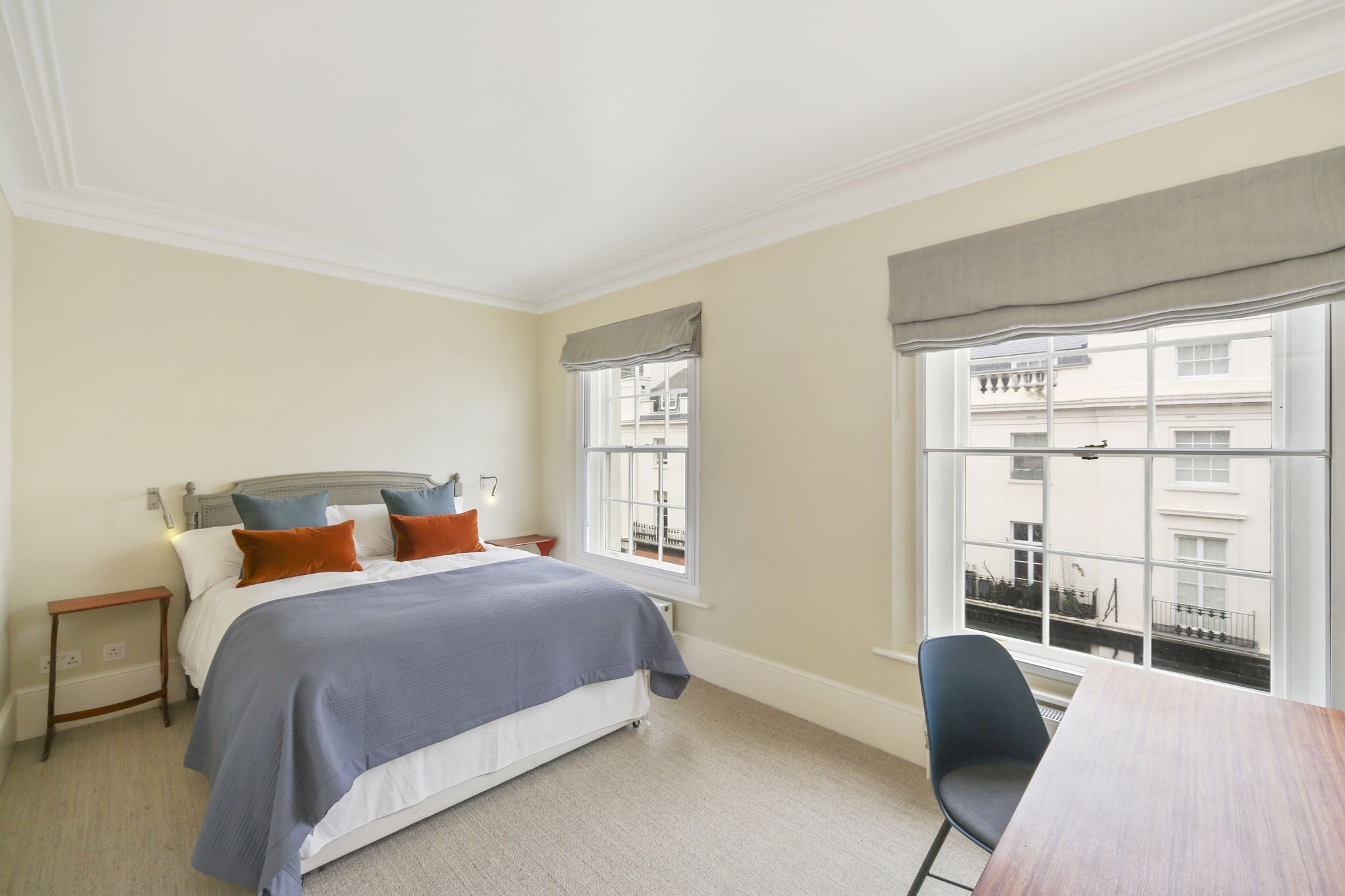 Flat Elizabeth Street in City of Westminster