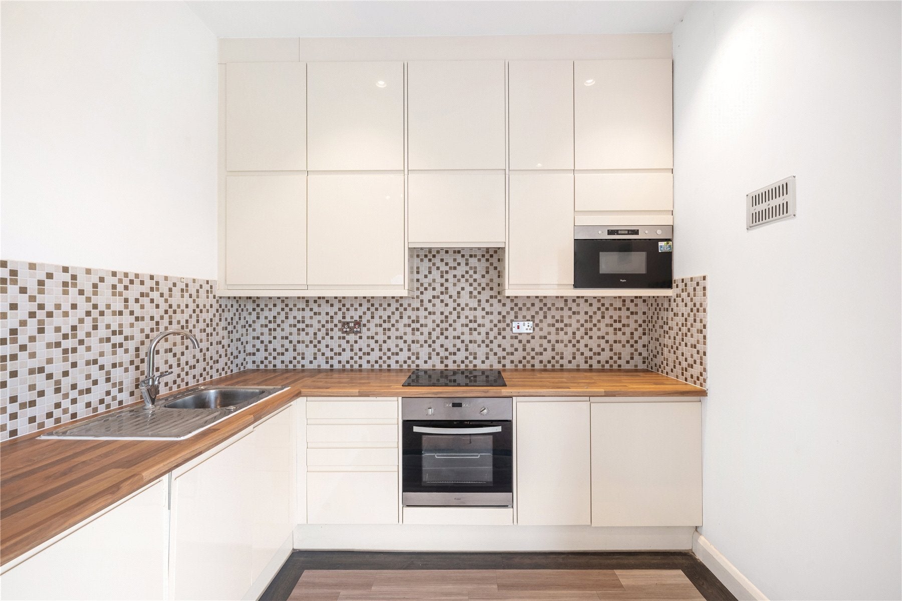 Flat Durnsford Road in Greater London
