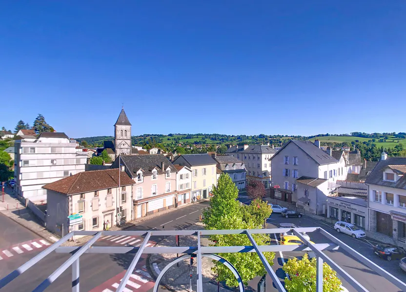 Flat Place de la République in Arpajon-sur-Cère