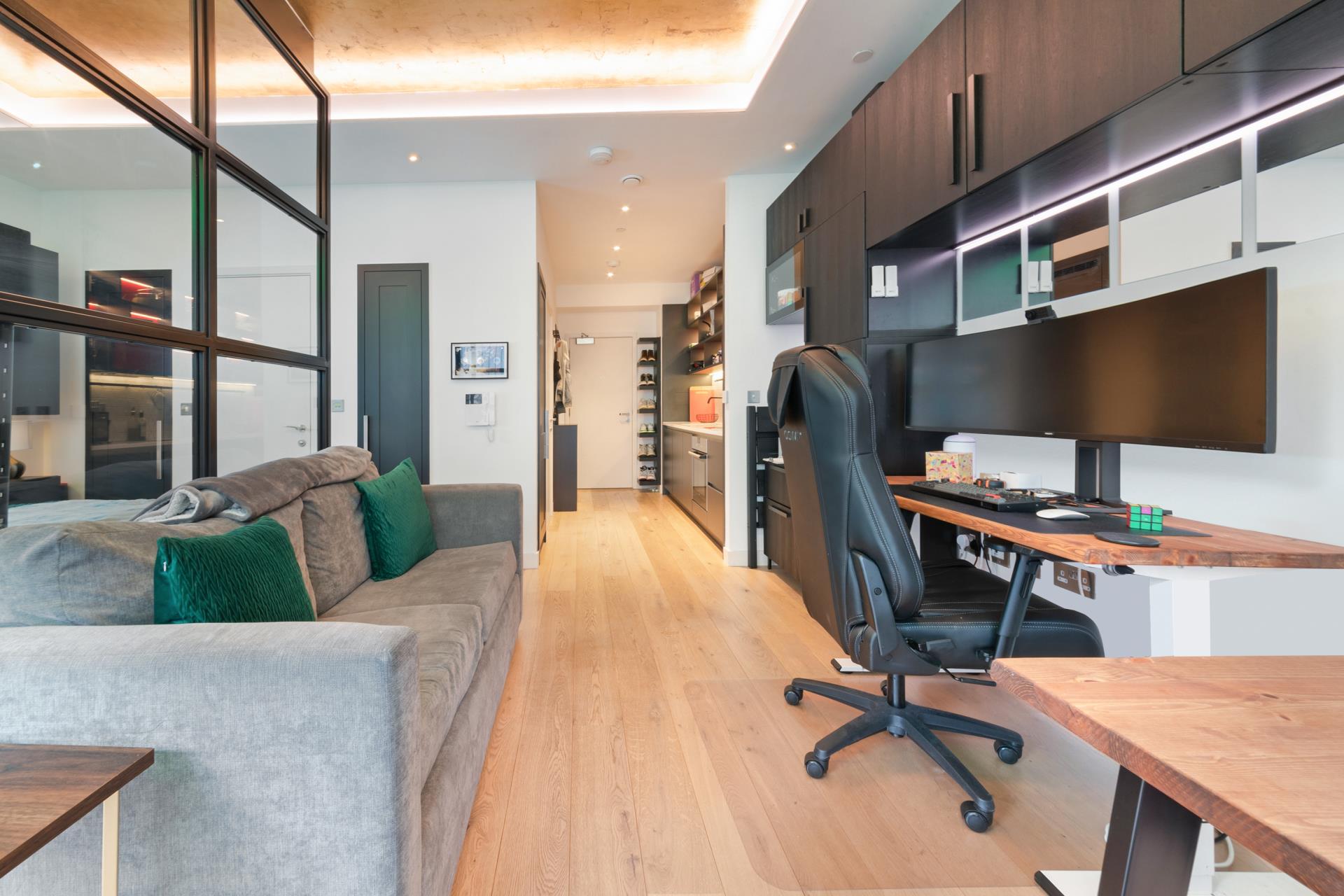 Flat Lyell Street in Greater London