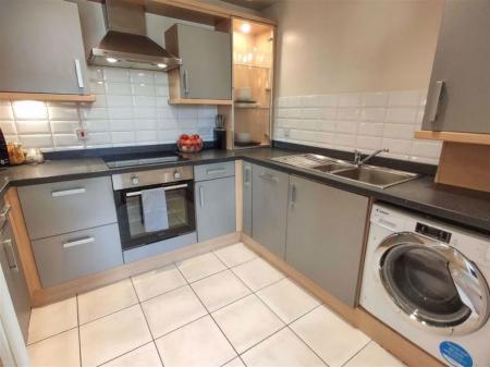 Flat Sandbach Drive in Northwich