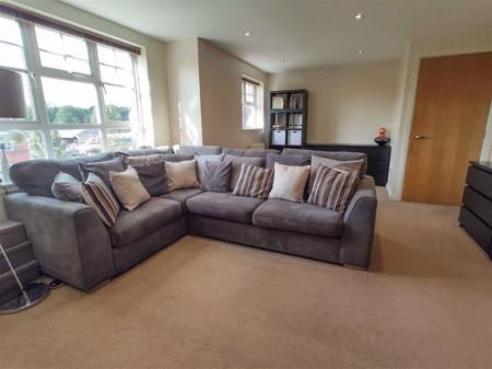 Flat Sandbach Drive in Northwich