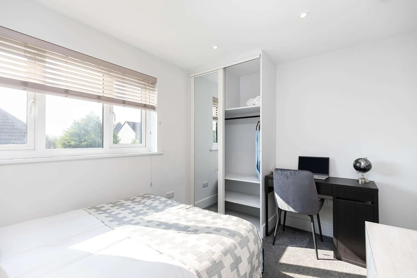 Room Buckingham Road in Poole