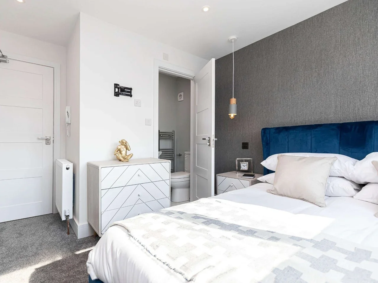 Room Buckingham Road in Poole