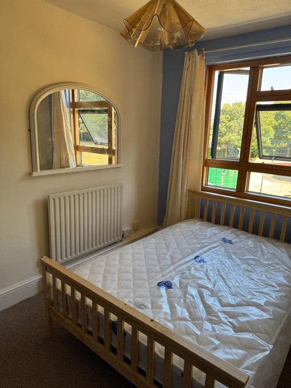 Room Walpole Place in Greater London
