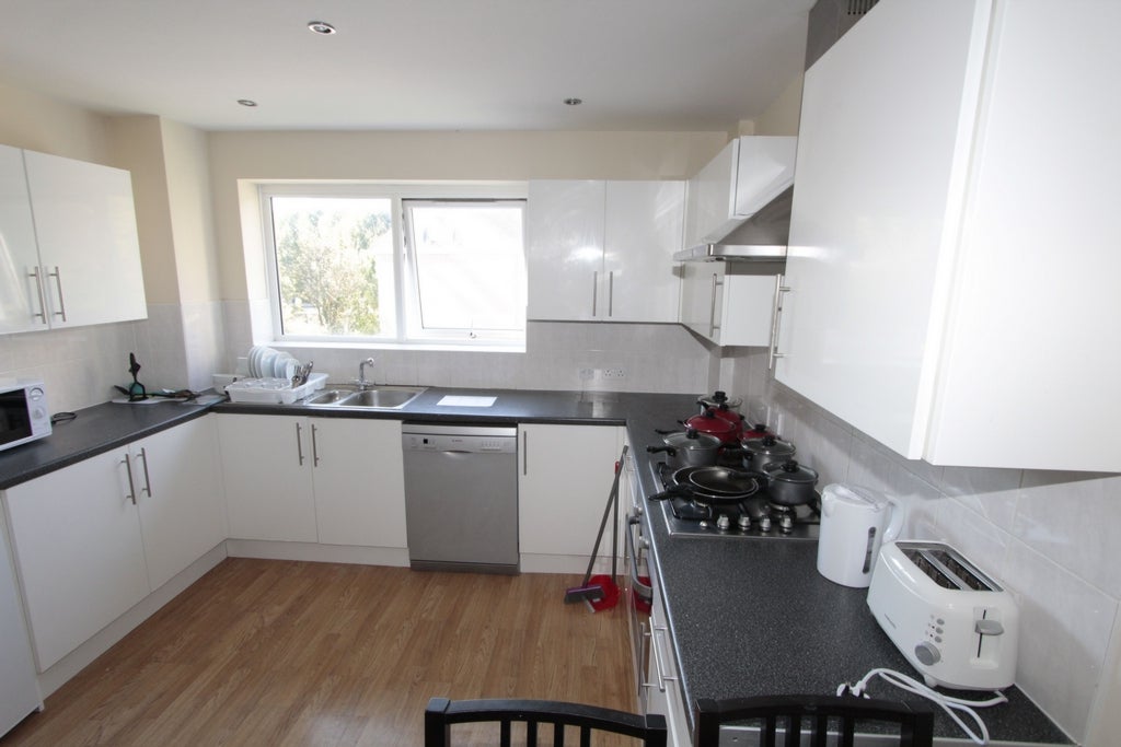 Room Globe Road in Greater London