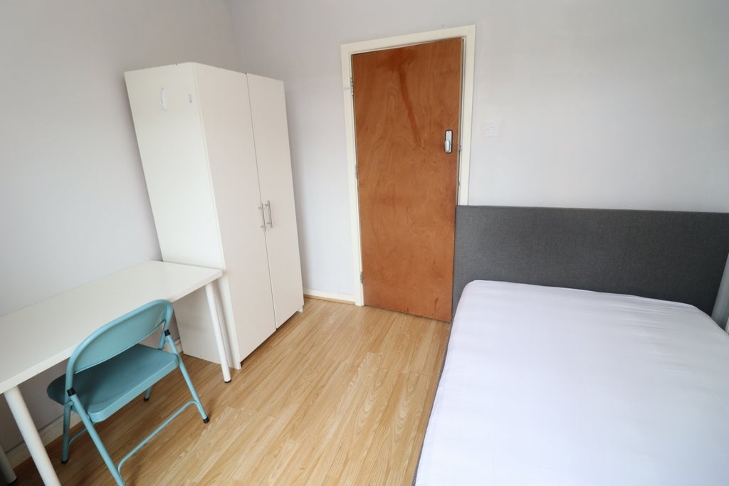 Room Globe Road in Greater London