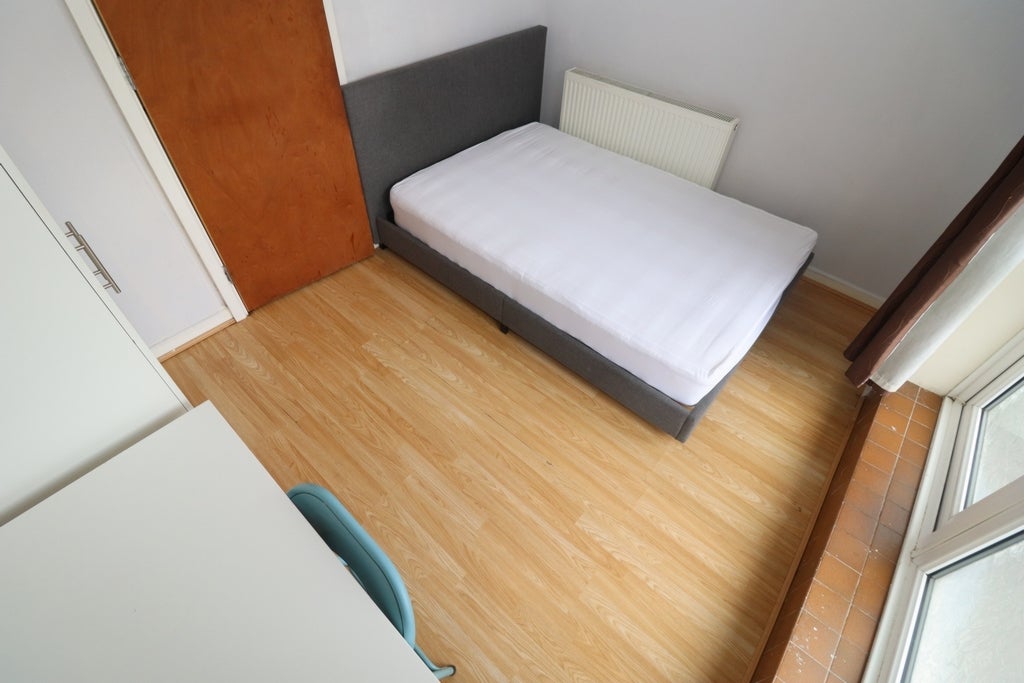 Room Globe Road in Greater London