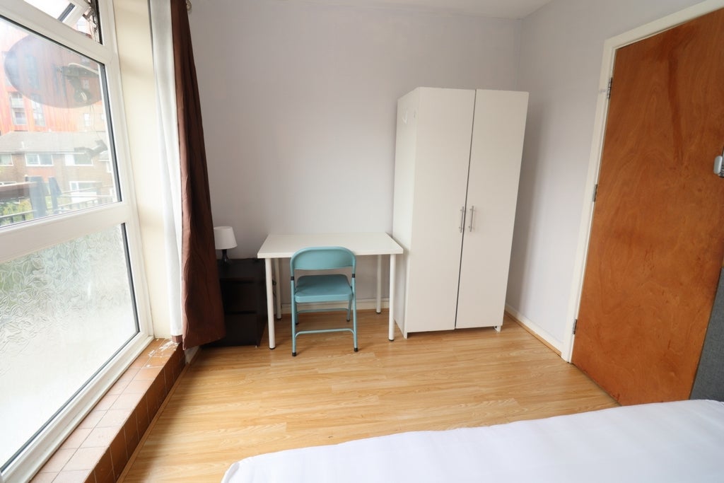 Room Globe Road in Greater London