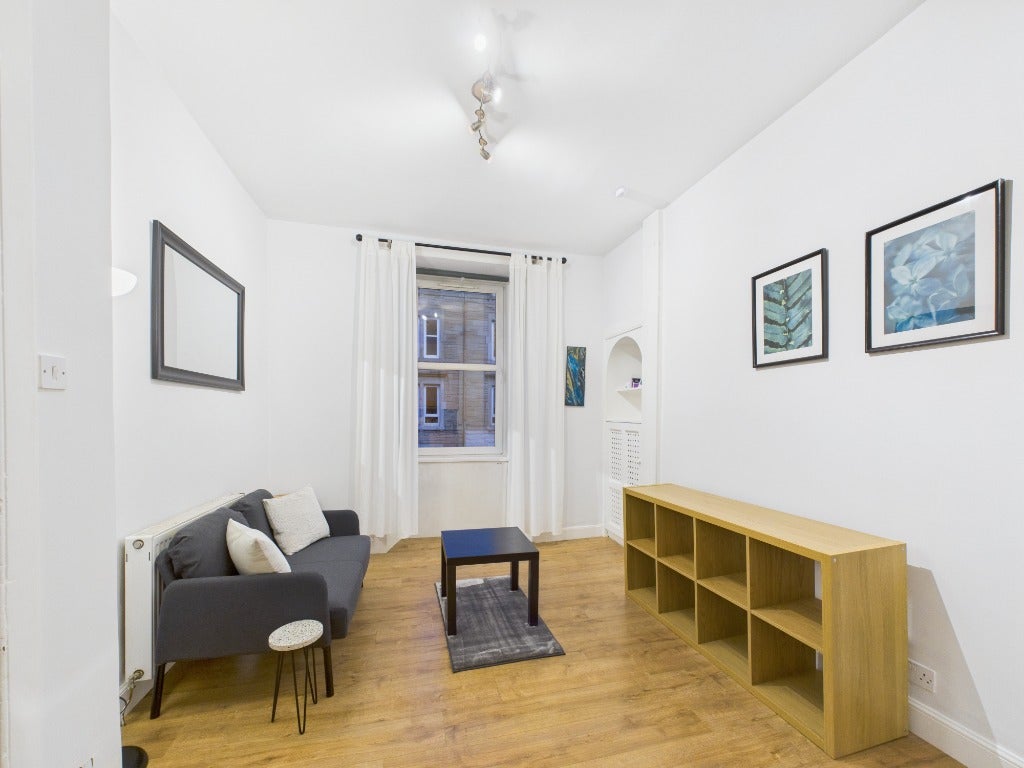 Flat Dalgety Avenue in City of Edinburgh