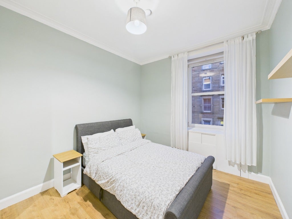 Flat Dalgety Avenue in City of Edinburgh