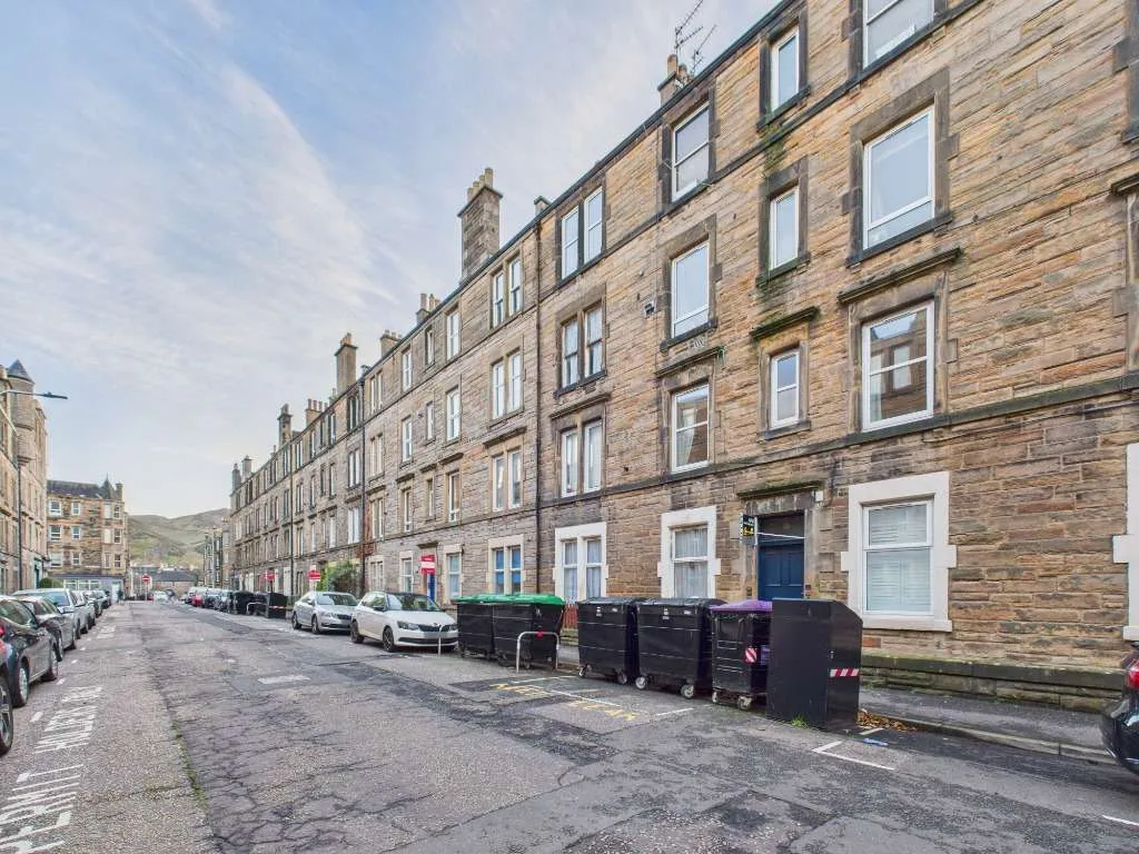 Flat Dalgety Avenue in City of Edinburgh