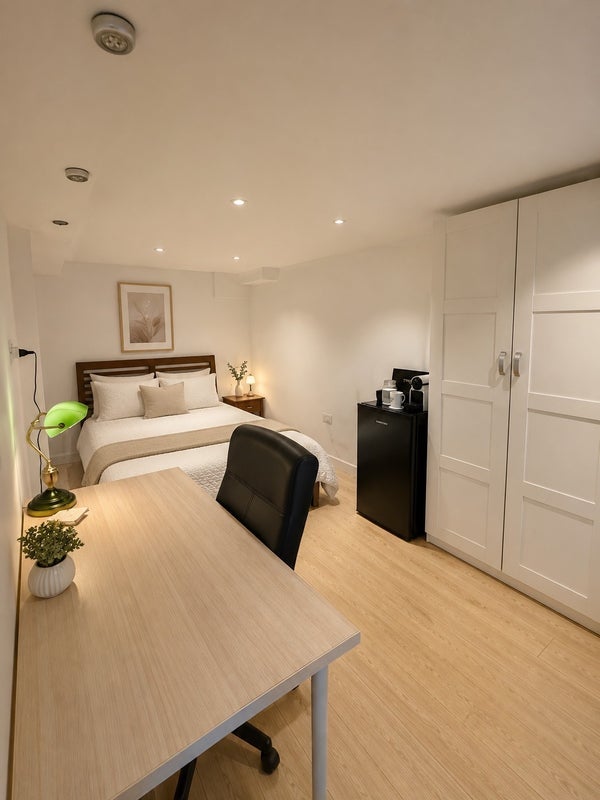 Room Holbrook Road in Greater London