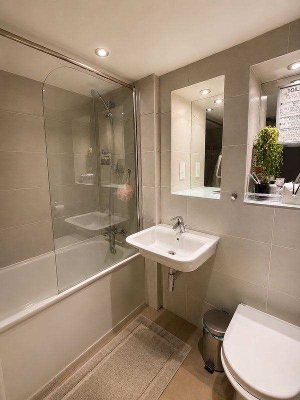 Room Holbrook Road in Greater London