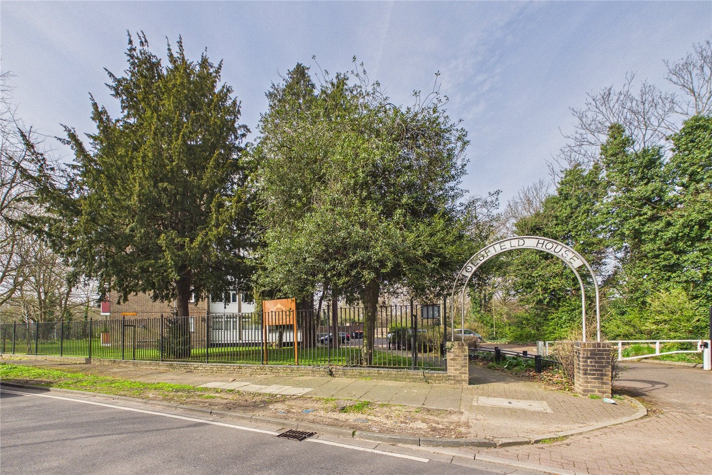 Flat West Drive in Greater London