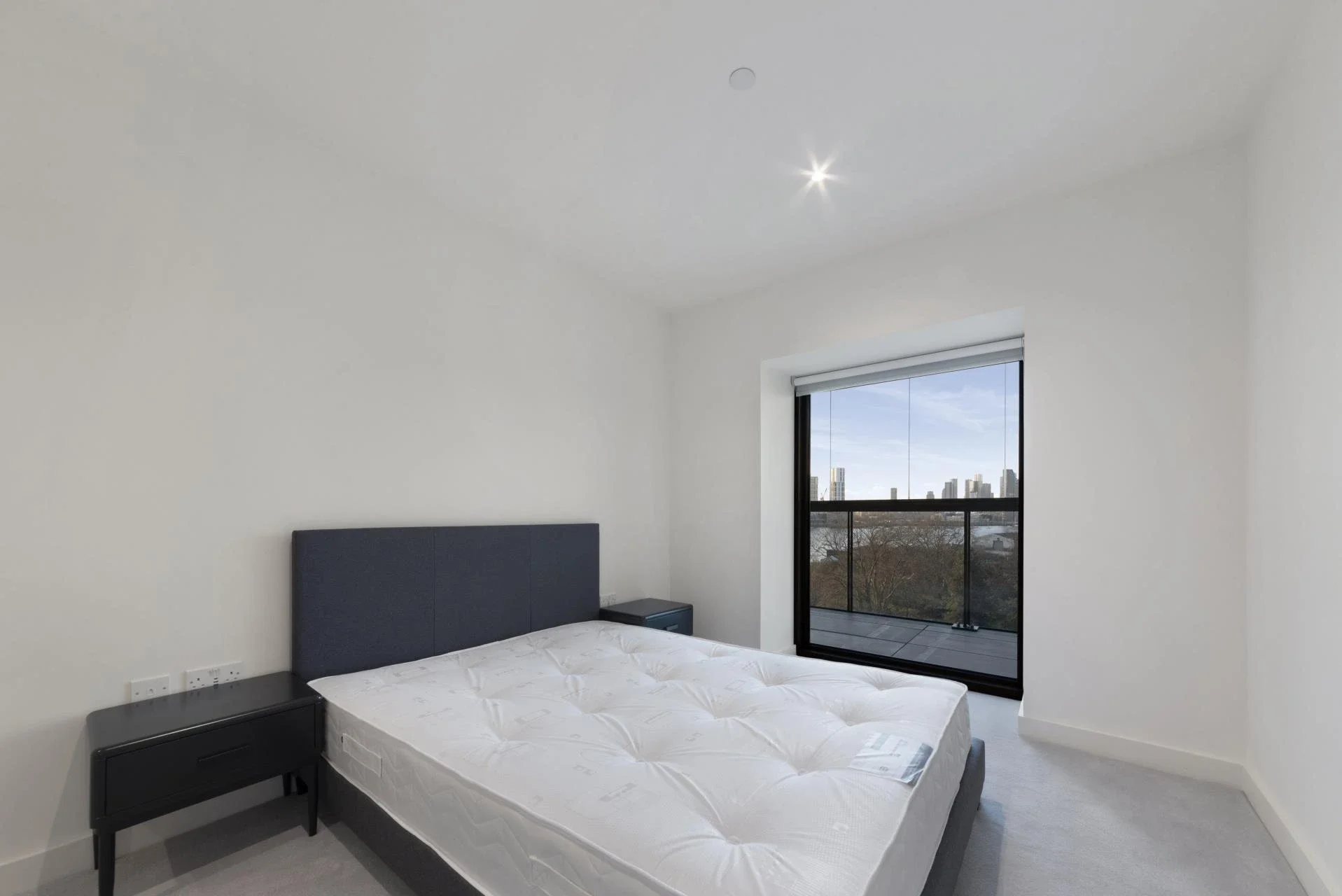Flat Riverside Walk in Greater London