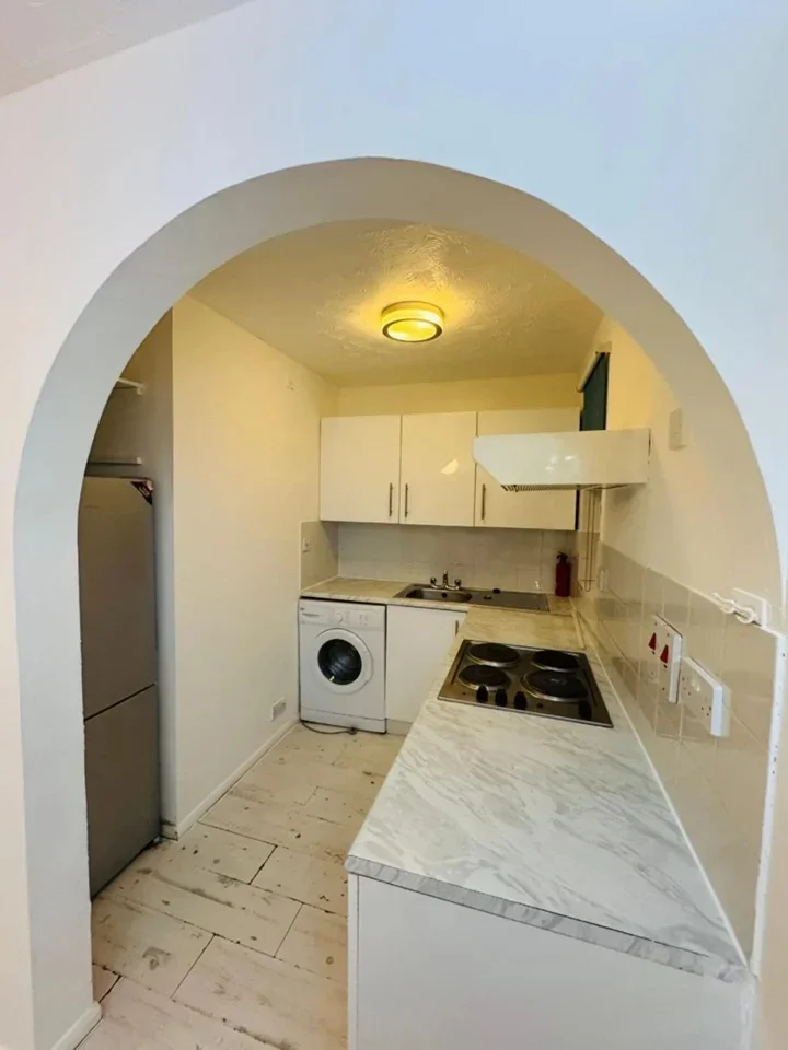Flat Ash Walk in Greater London