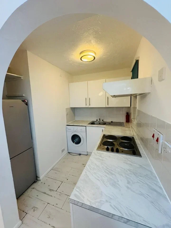 Flat Ash Walk in Greater London