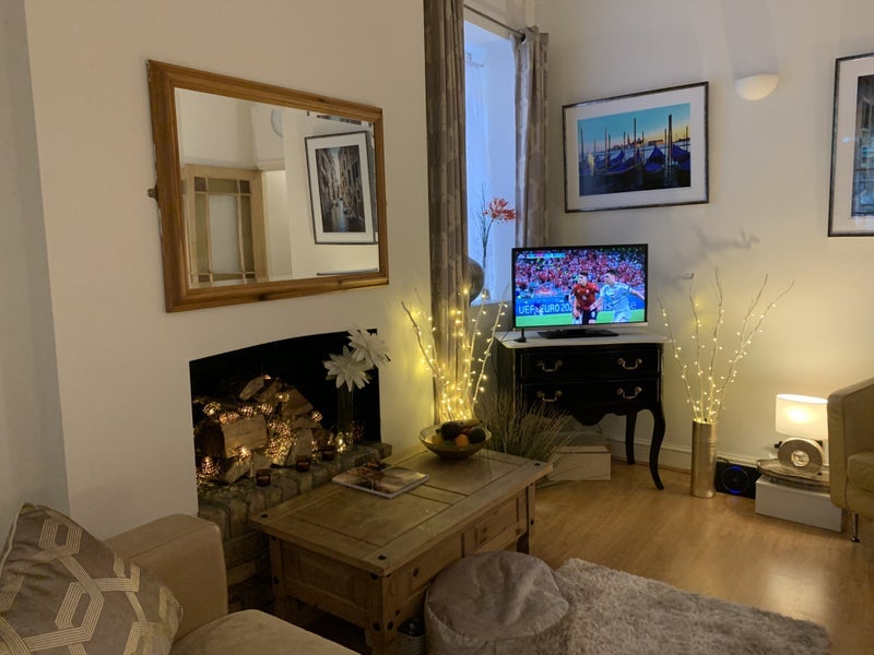 Room Rocks Lane in Greater London
