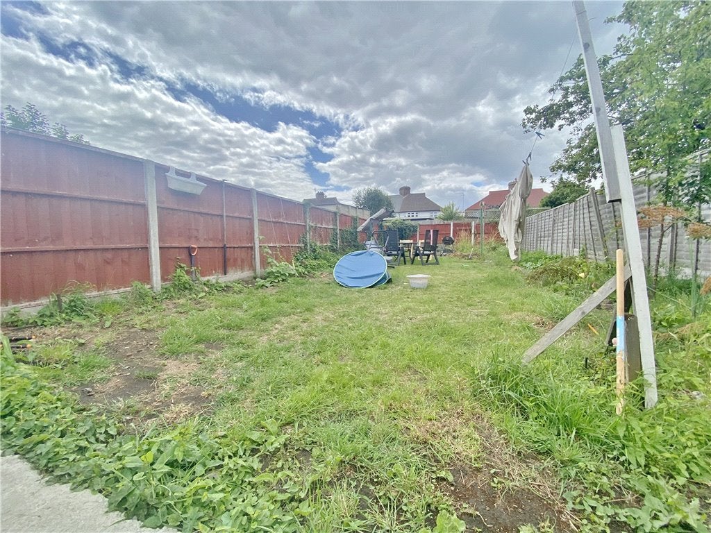 House Warren Road in Greater London