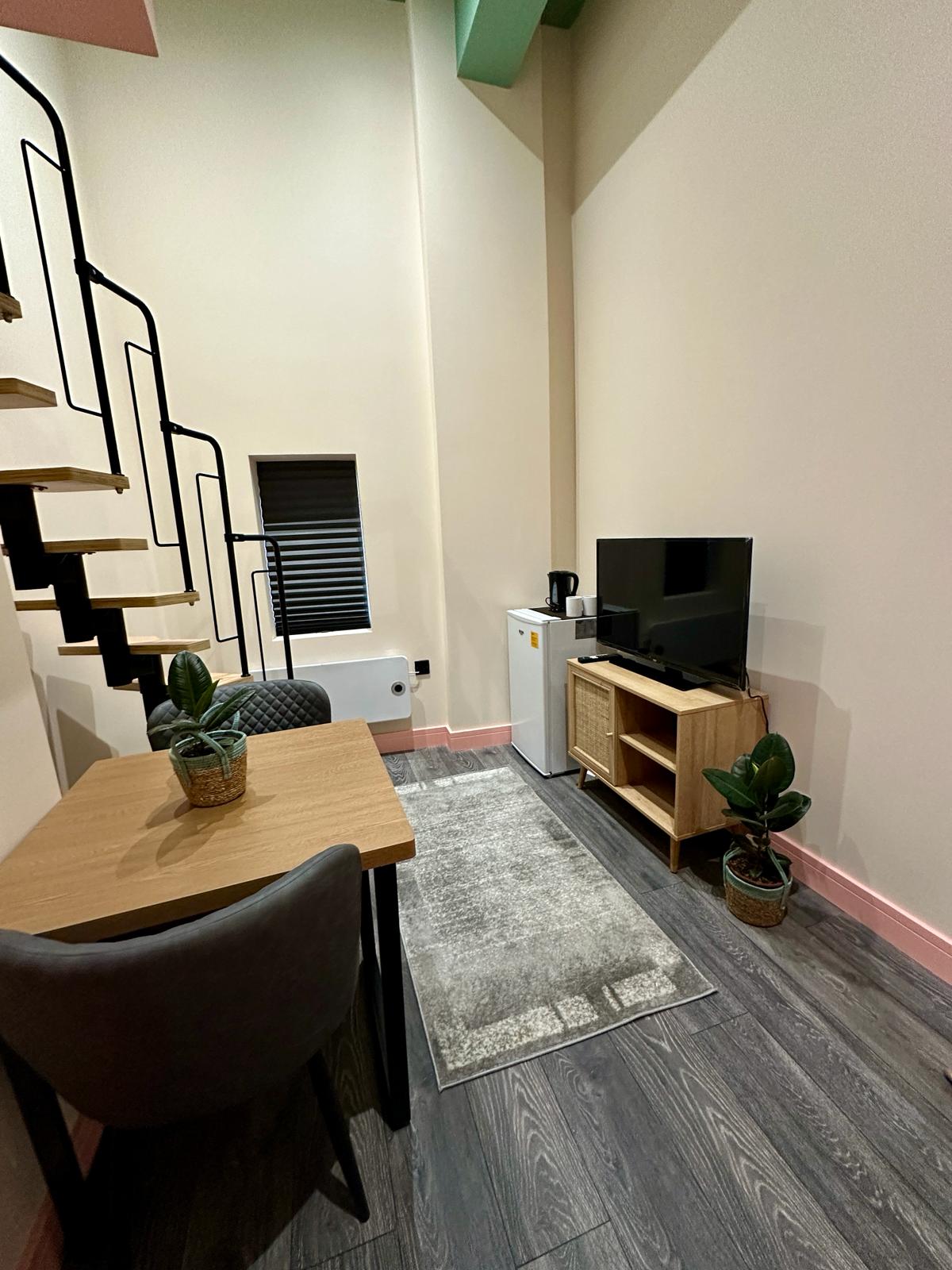 Room Burma Road in Greater London