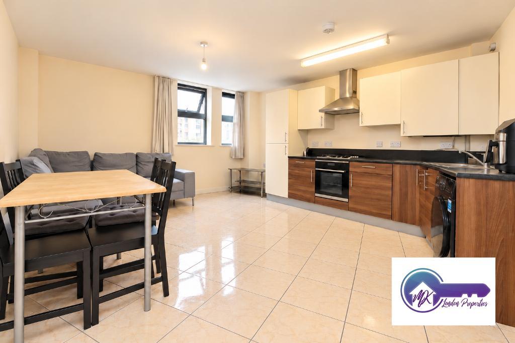 Flat Tudor Road in Greater London