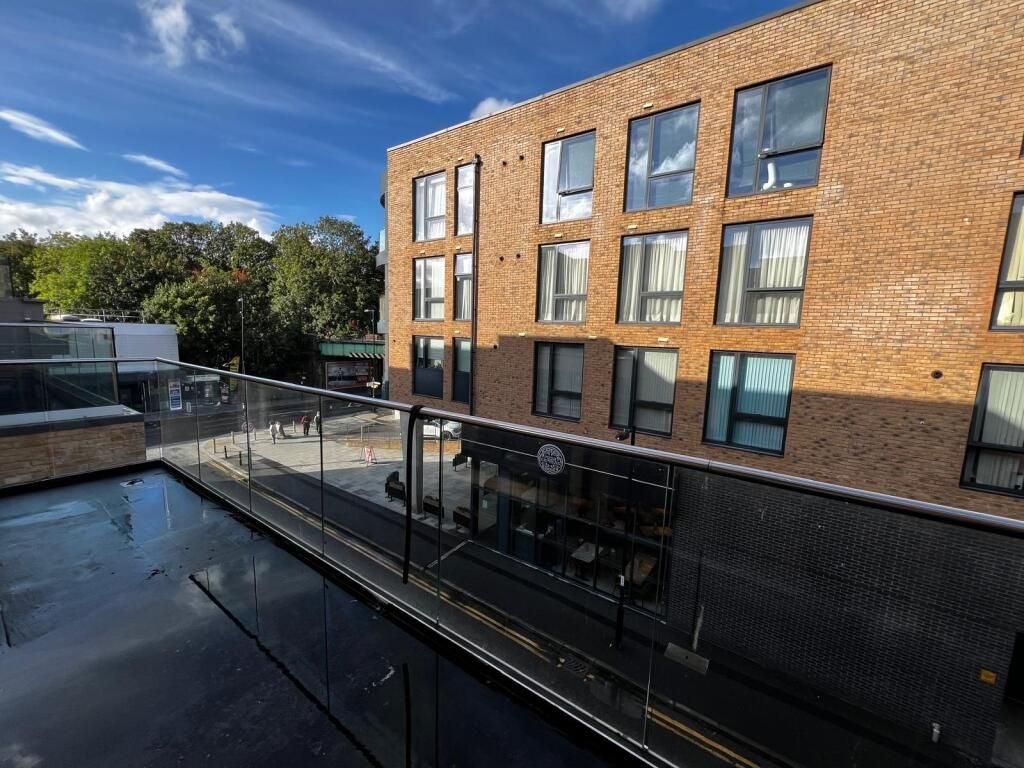 Flat Edward Road in Greater London
