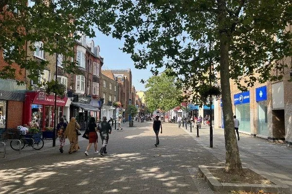 Room High Street in Greater London