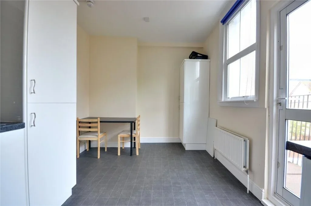 Room High Street in Greater London