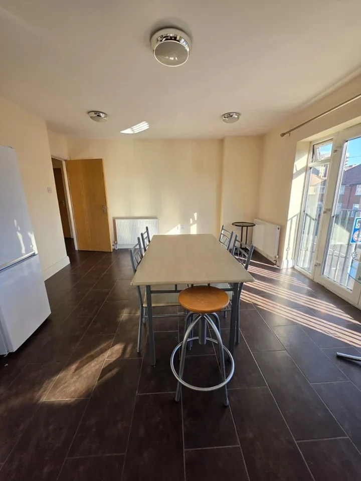 Flat Whippendell Road in Watford