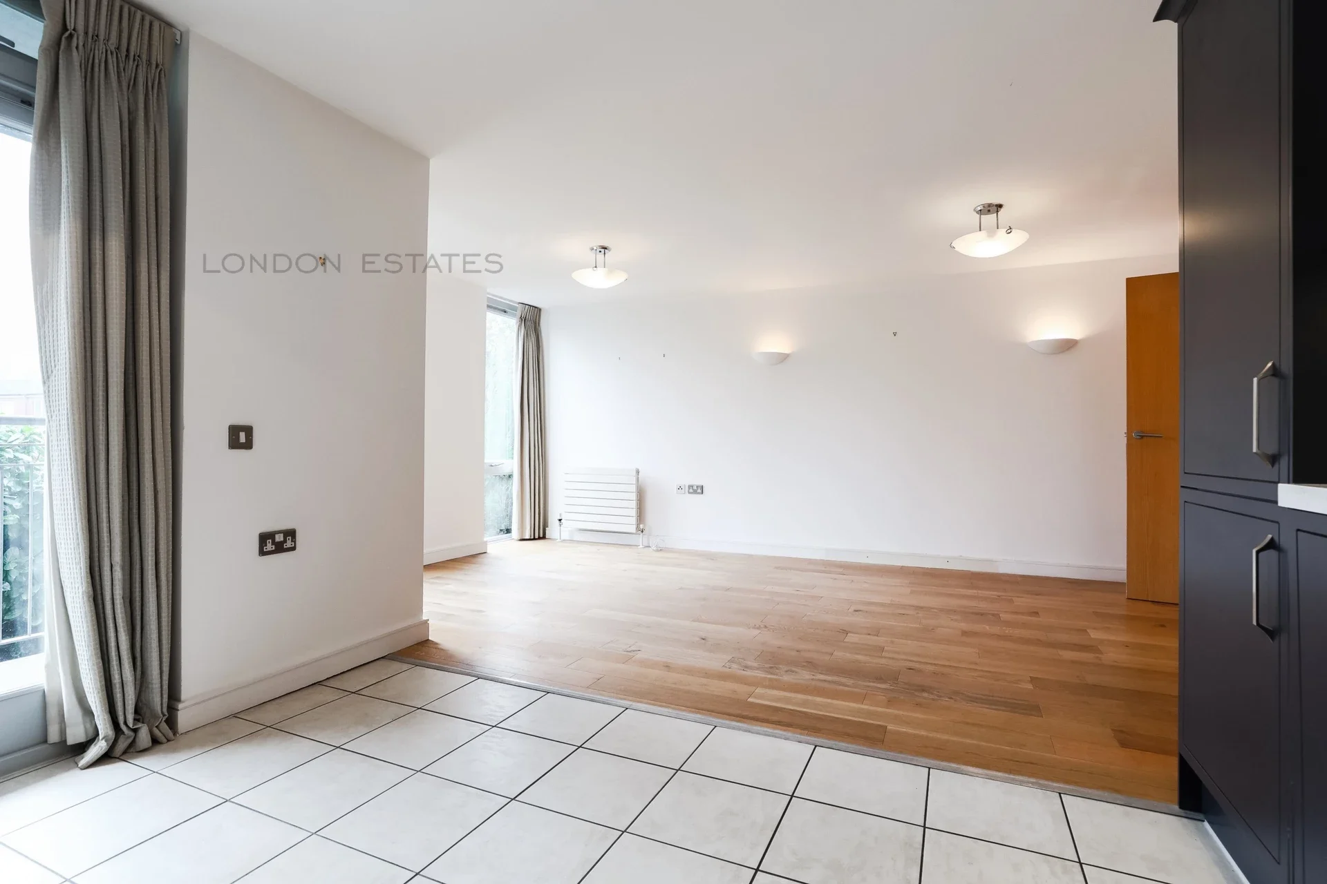 Flat Dalling Road in Greater London