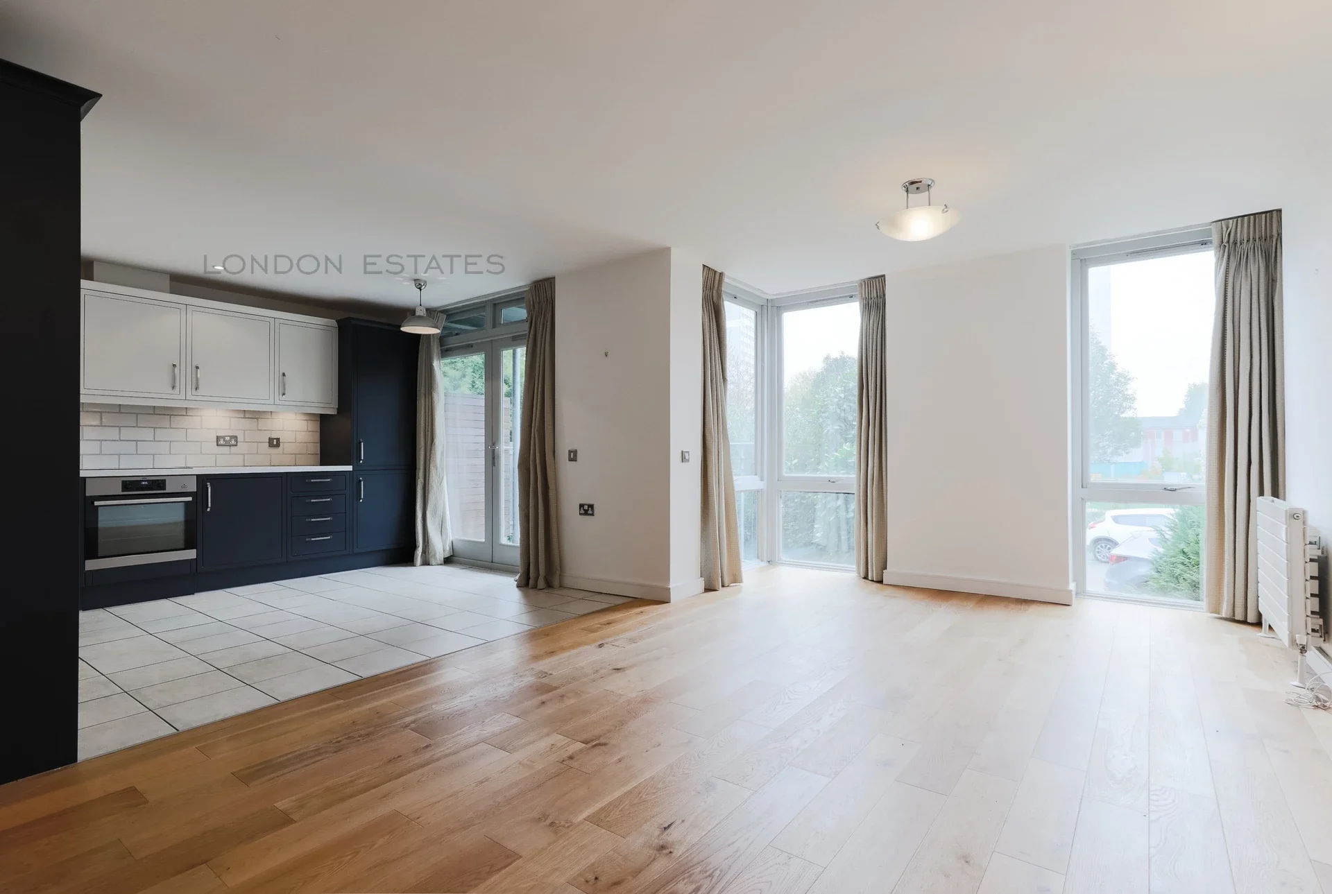 Flat Dalling Road in Greater London