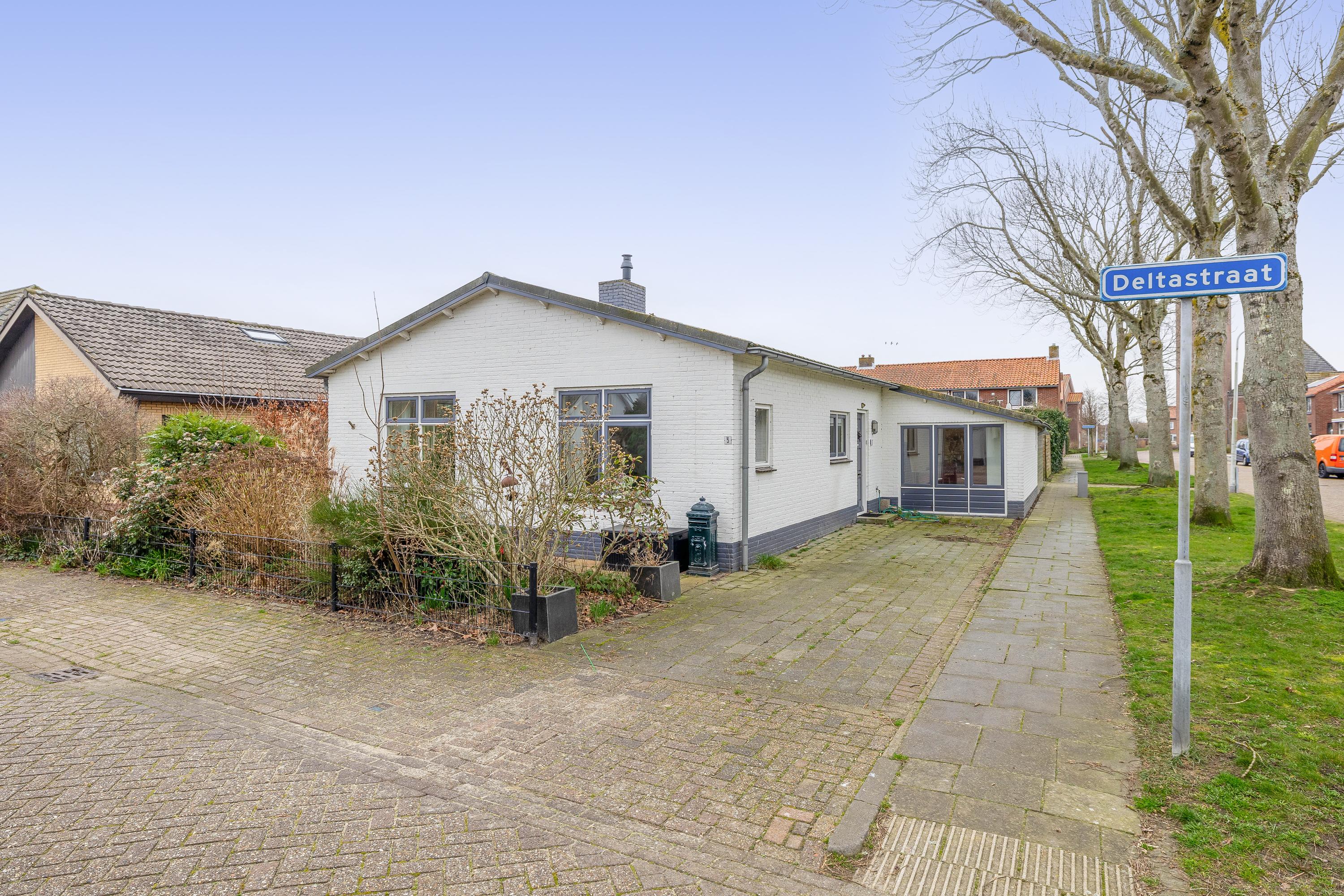 Huis Deltastraat 5 in Scharendijke